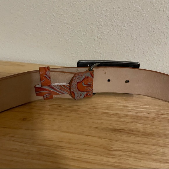 Streets Ahead Brown/Burnt Orange Leather Belt with Ornate Flower Buckle Size L - Picture 6 of 9